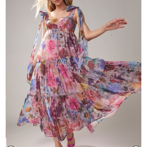 ISO Julia Tiered Maxi Dress from Francesca’s - Picture 1 of 1